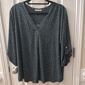 Beacon V-Neck Roll tab sleeve 2X top